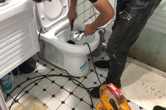荔波马桶堵塞自己疏通还是找师傅?专业上门服务让你省时更省心